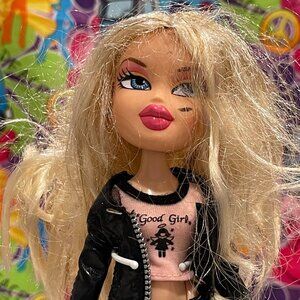 MGA Bratz Doll Dynamite Cloe Doll Black outfit & Pink Shirt (Lot 15)